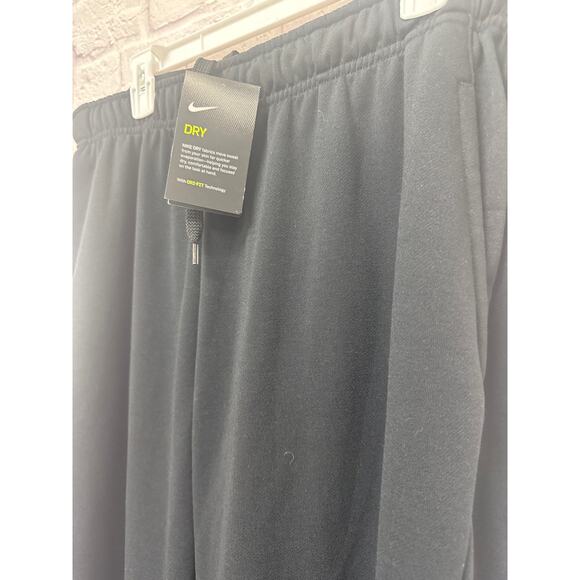 Men's Black Nike Training Jogger Pants Drawstring Waist Standard Fit SZ XL NWT - Picture 2 of 5